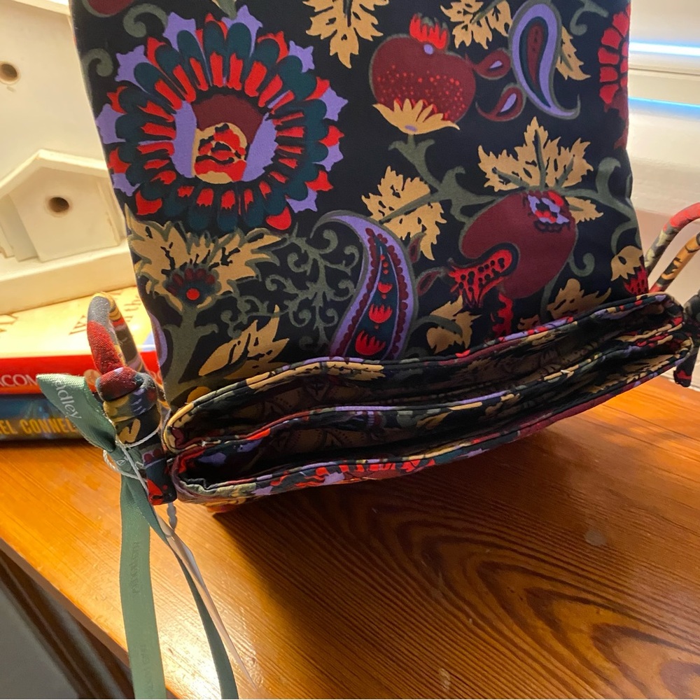 NWT Adorable Vera Bradley Baird Hipster. Midnight Garden Paisley fabric. Cotton. - Picture 5 of 8